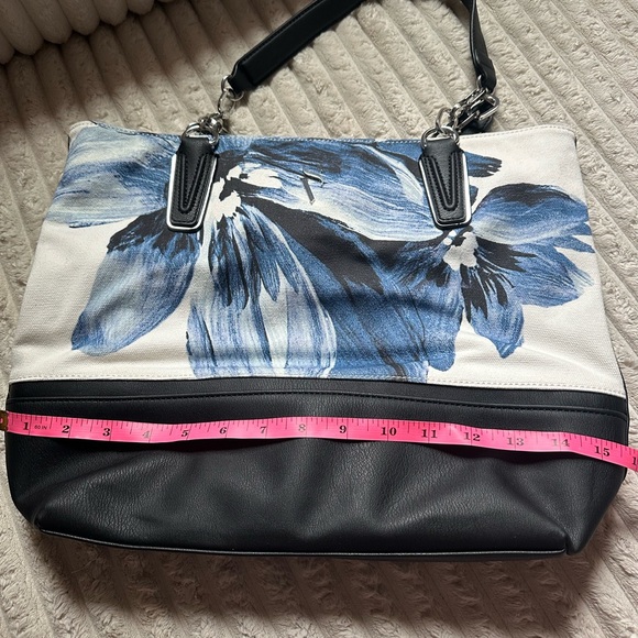 Simply Vera by Vera Wang blue floral bag - Picture 11 of 11